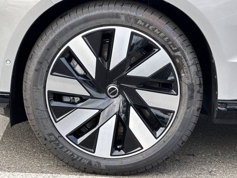 New 2025 Volvo EX90 Ultra image 32