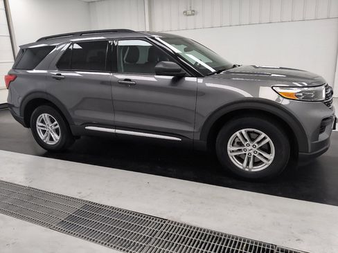 Used 2023 Ford Explorer XLT AWD/4WD image 11