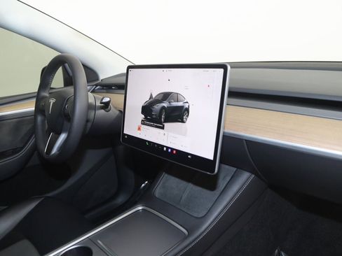 Used 2024 Tesla Model Y Long Range image 40