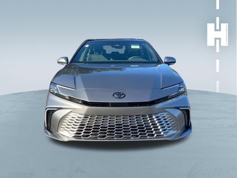 Used 2025 Toyota Camry XSE FWD image 2