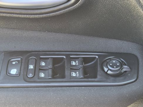 Used 2018 Jeep Renegade Latitude image 27