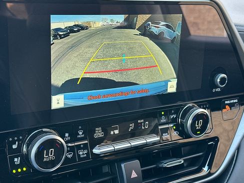 Used 2026 Toyota Highlander Limited image 23