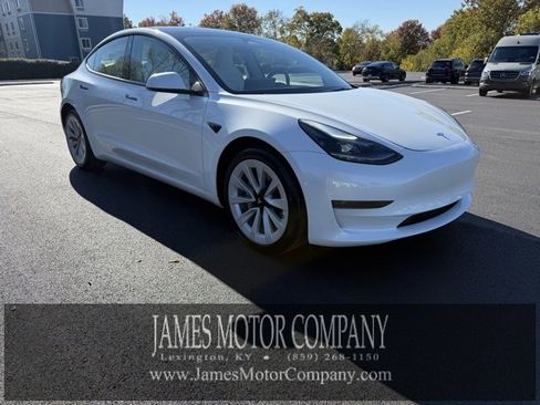 Used 2023 Tesla Model 3 Standard Range image 3