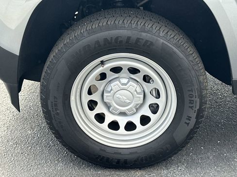 Used 2024 Chevrolet Colorado W/T image 13