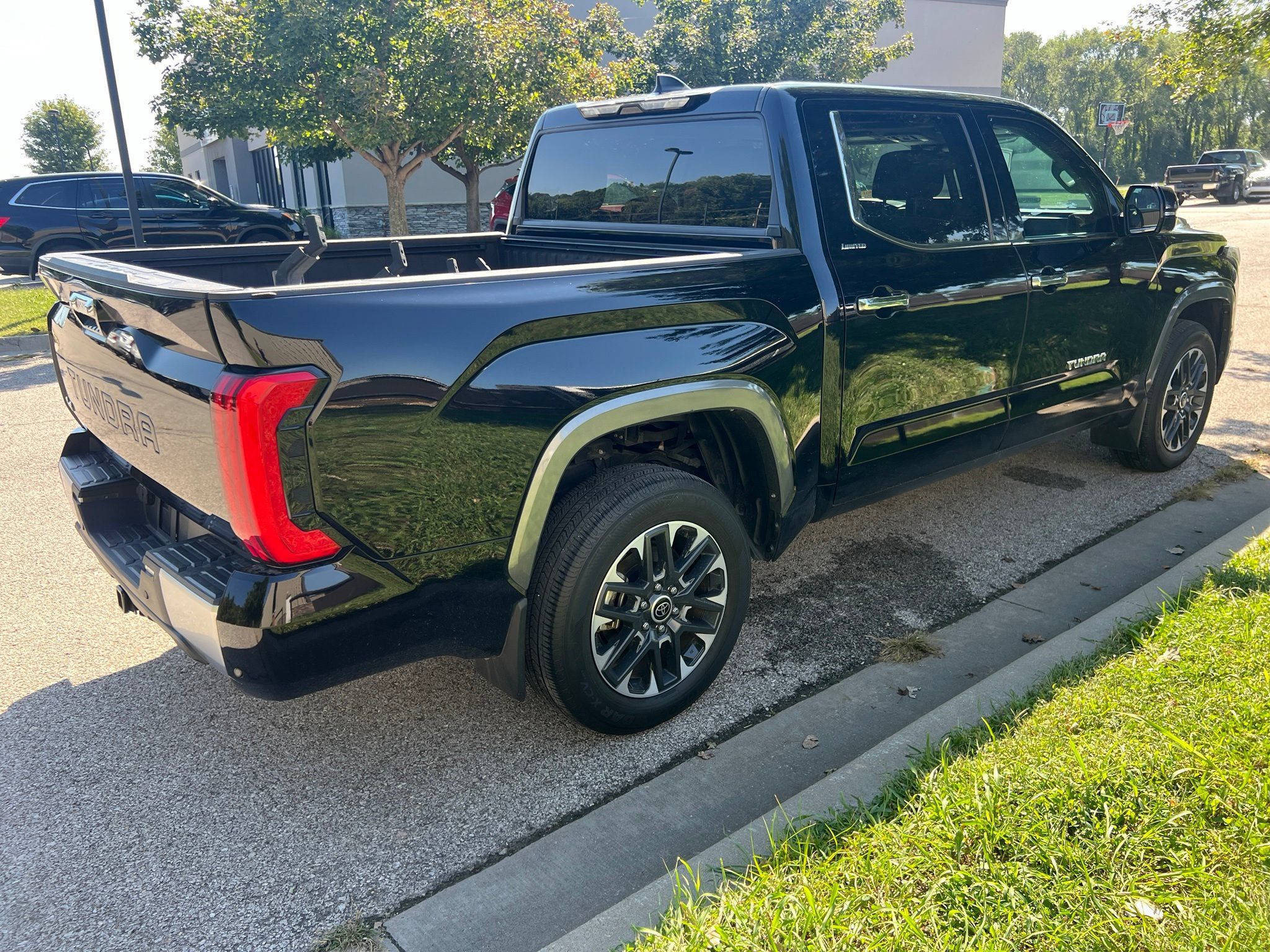 Used 2024 Toyota Tundra Limited w/ Power Package AWD/4WD image 5
