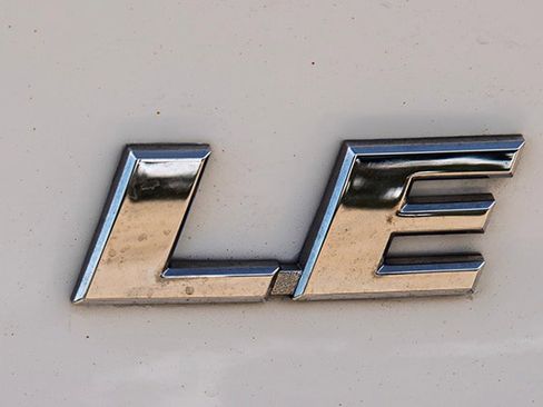 Used 2019 Toyota RAV4 LE image 18