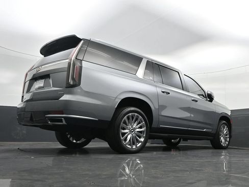 Used 2024 Cadillac Escalade ESV Premium Luxury AWD/4WD image 43