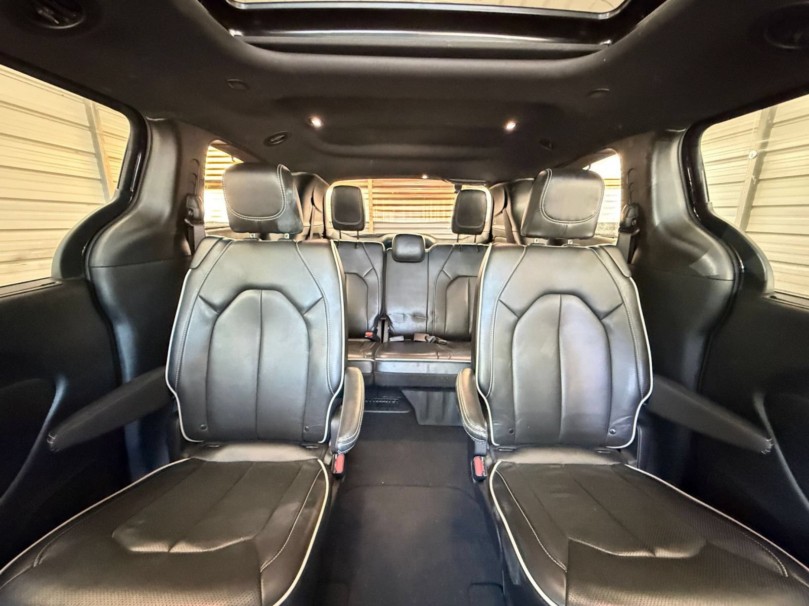Used 2025 Chrysler Pacifica Limited FWD image 41