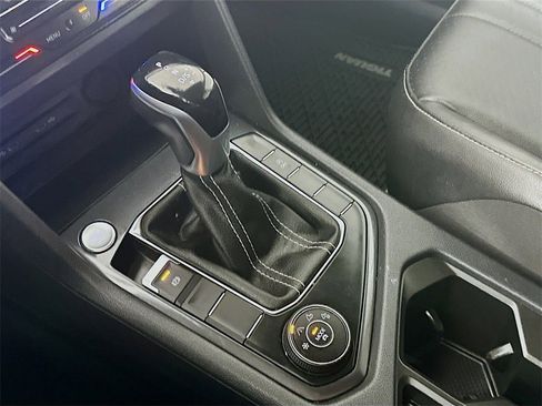 Used 2022 Volkswagen Tiguan SE image 16