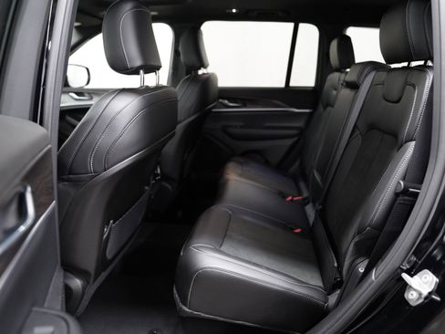 New 2026 Jeep Grand Cherokee Altitude image 5
