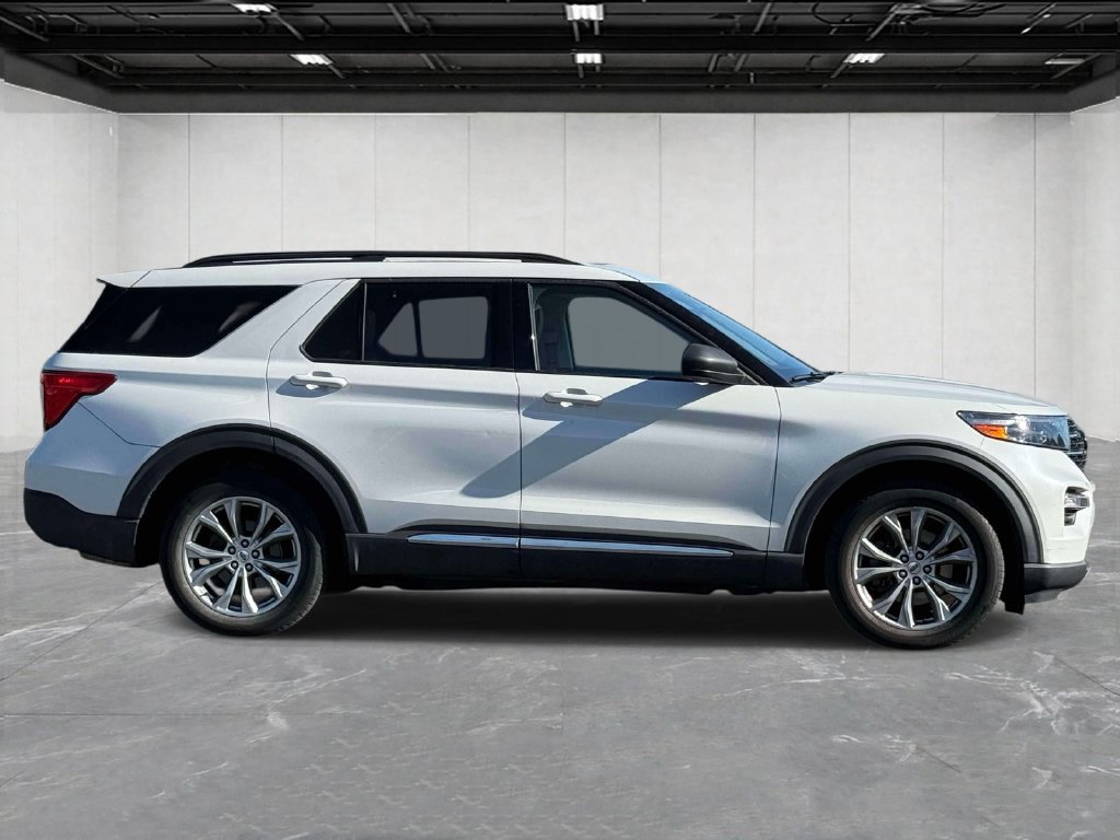 Used 2020 Ford Explorer XLT w/ Equipment Group 202A AWD/4WD image 4