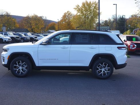 New 2025 Jeep Grand Cherokee Limited w/ Trailer Tow Package image 17