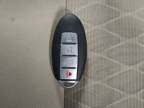 Used 2017 Nissan Titan SV image 32