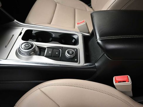 Used 2022 Ford Explorer XLT w/ Equipment Group 202A image 15