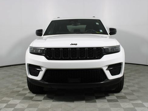 Used 2022 Jeep Grand Cherokee Altitude RWD image 30