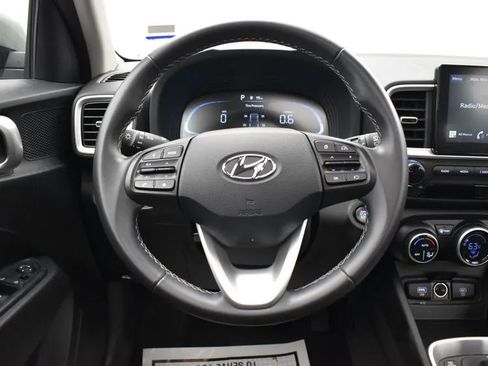 Used 2025 Hyundai Venue SEL image 21