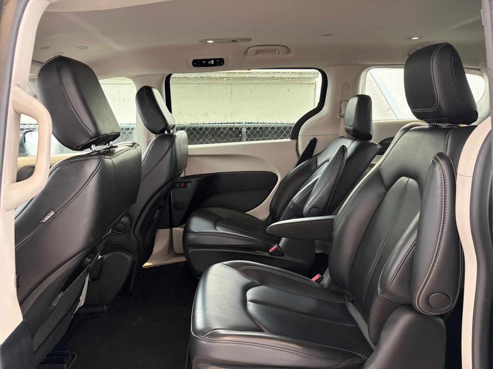 Used 2023 Chrysler Pacifica Touring-L FWD image 26