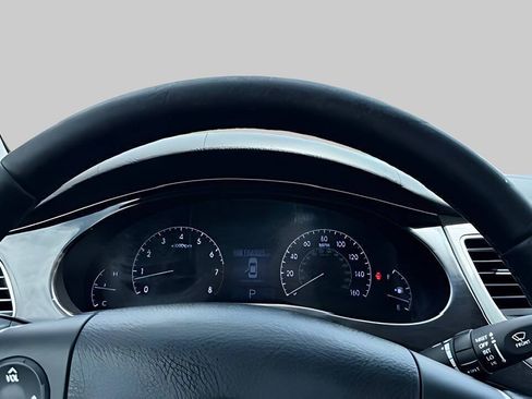 Used 2012 Hyundai Genesis 3.8 RWD image 8