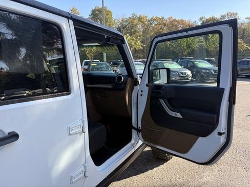 Used 2016 Jeep Wrangler Unlimited Rubicon w/ Connectivity Group image 28