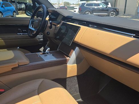 Certified 2025 Land Rover Range Rover SE AWD/4WD image 10