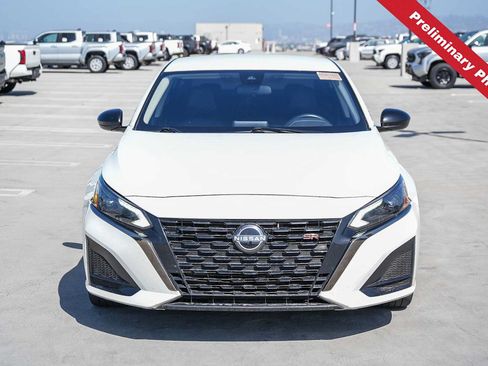 Used 2023 Nissan Altima 2.5 SR FWD image 2