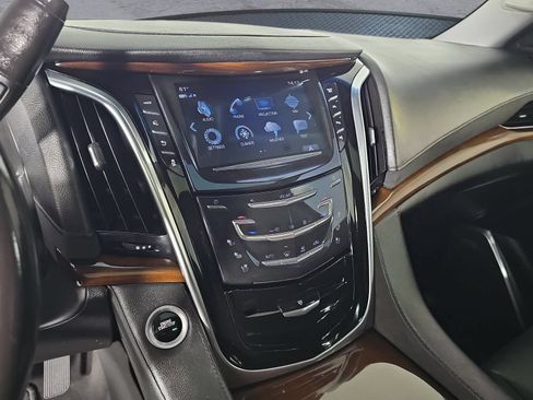 Used 2020 Cadillac Escalade Luxury AWD/4WD image 19