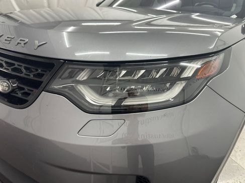 Used 2020 Land Rover Discovery HSE image 32