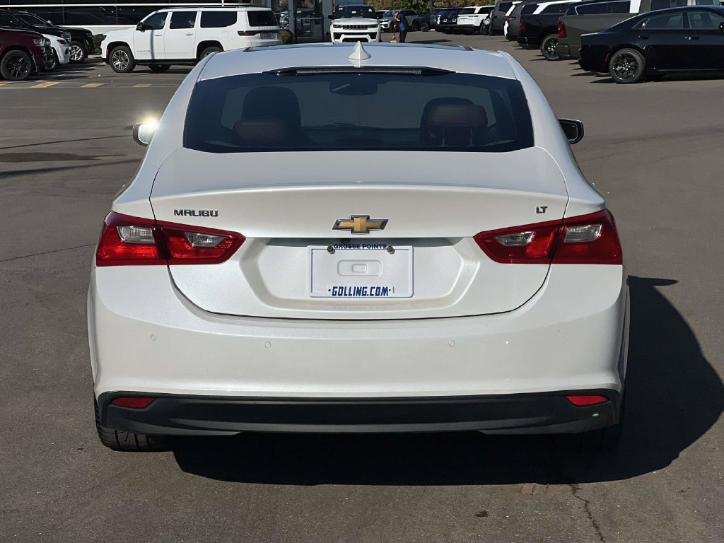 Used 2017 Chevrolet Malibu LT w/ Leather Package FWD image 5