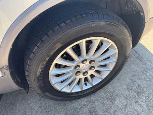 Used 2011 Buick Enclave CX image 10