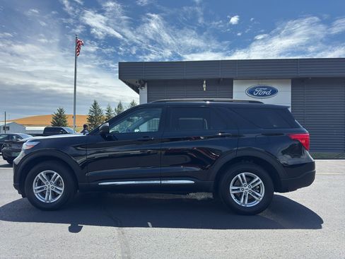 Used 2021 Ford Explorer XLT w/ Equipment Group 202A AWD/4WD image 3