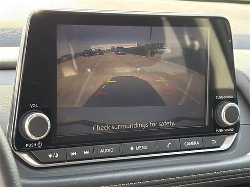 Used 2024 Nissan Rogue S image 24