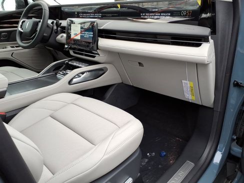 New 2026 Lincoln Nautilus Premier image 9