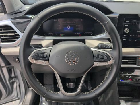 Used 2025 Volkswagen Taos SE AWD/4WD image 22