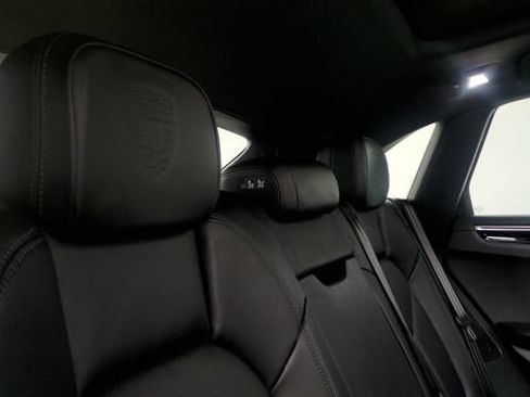 Used 2024 Porsche Macan S AWD/4WD image 39