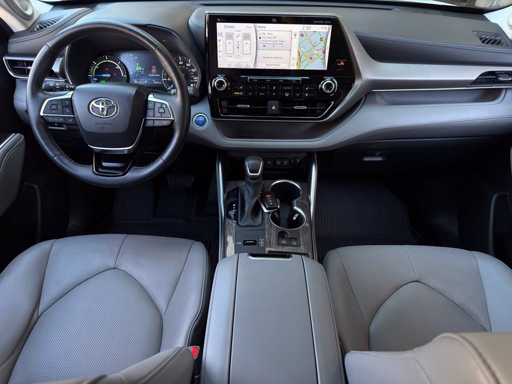 Used 2021 Toyota Highlander Limited FWD image 19