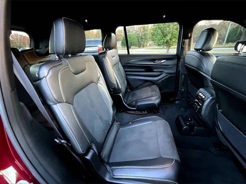 Used 2025 Jeep Grand Cherokee L Altitude image 27