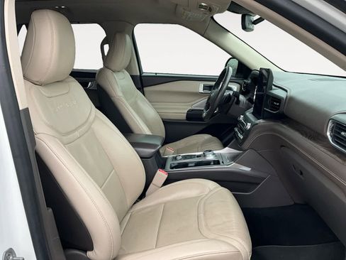 Used 2020 Ford Explorer Platinum w/ Premium Technology Package image 17