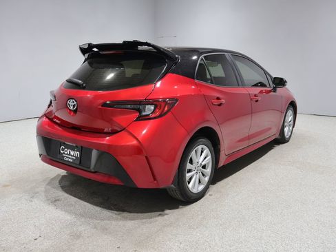 Used 2023 Toyota Corolla SE FWD image 2