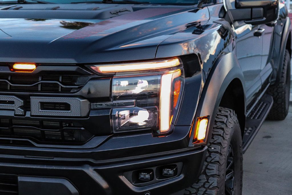 Used 2025 Ford F150 Raptor AWD/4WD image 5