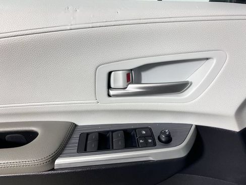 Used 2025 Toyota Sienna XLE FWD image 24