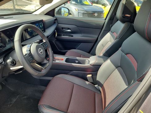 New 2026 Nissan Kicks SR w/ SR Premium Package FWD image 9