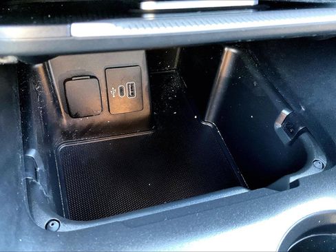 Used 2025 Ford Explorer ST-Line w/ Premium Package image 34