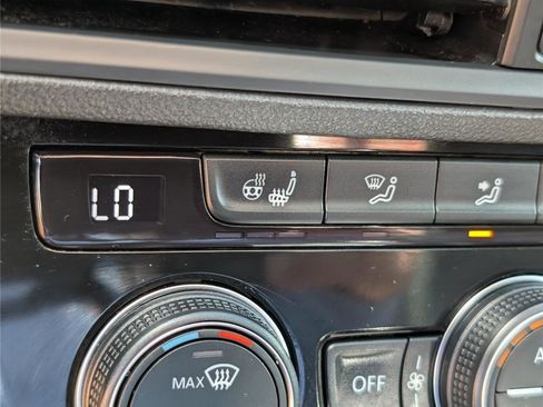 Used 2021 Volkswagen Jetta SE w/ SE Cold Weather Package FWD image 25
