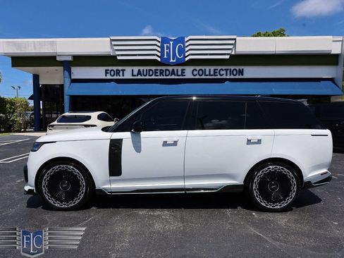 Used 2025 Land Rover Range Rover Long Wheelbase SE AWD/4WD image 3