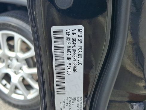 Used 2023 Jeep Compass Latitude AWD/4WD image 26
