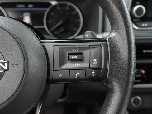 Used 2023 Nissan Rogue SV image 17