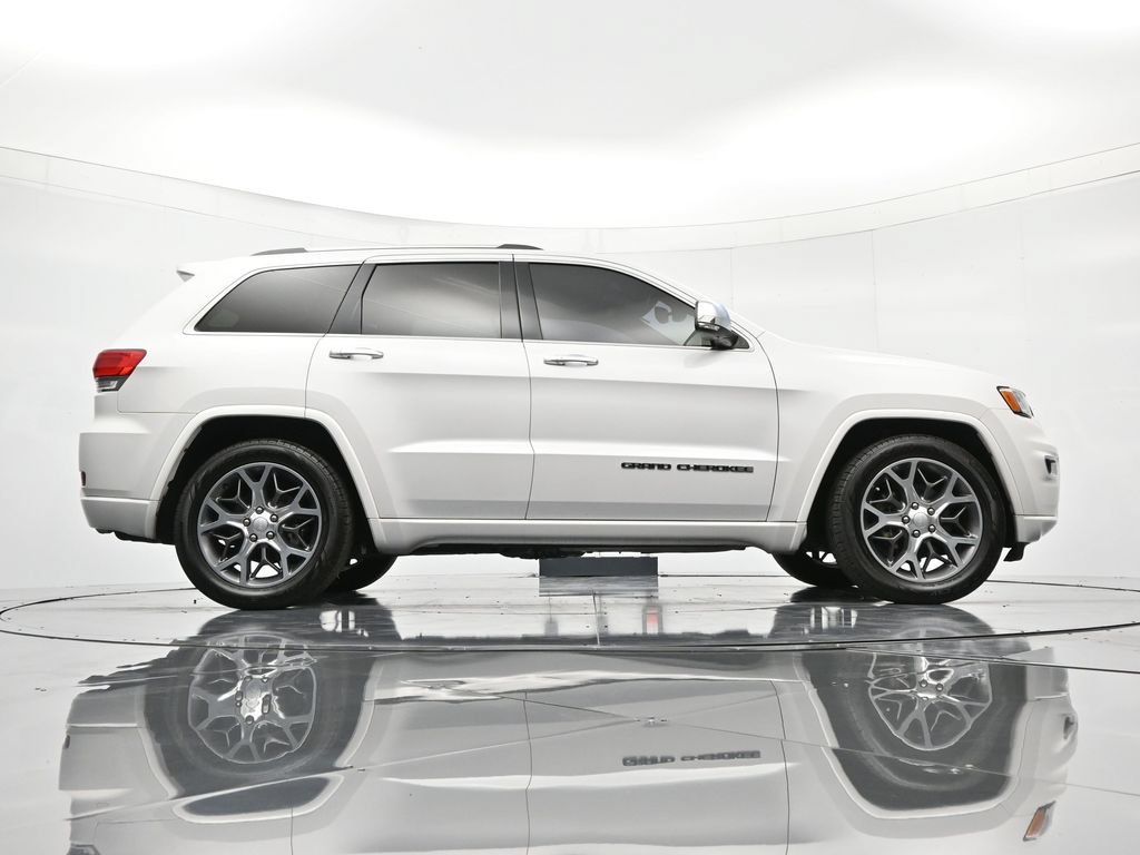 Used 2020 Jeep Grand Cherokee Overland w/ Interior Metal Package AWD/4WD image 39