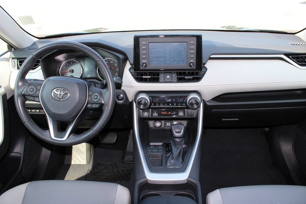 Used 2019 Toyota RAV4 XLE Premium FWD image 8