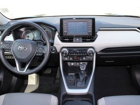 Used 2019 Toyota RAV4 XLE Premium FWD image 8
