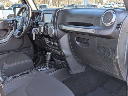 Used 2018 Jeep Wrangler Unlimited Sahara AWD/4WD image 22